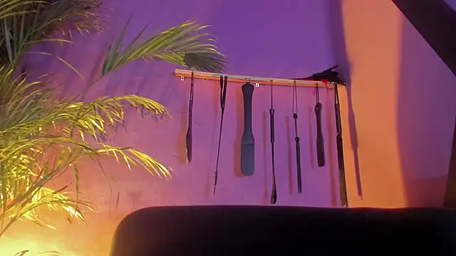 isa kiss online show from 04/23/26, 12:04