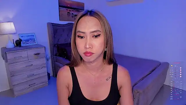 Snapshot of BombshellPH chatting on 11/25/25, 12:32 BombshellPH online show from 11/25/25, 12:32