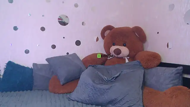 Snapshot of GENTLY--EVIL chatting on 02/09/25, 12:17 GENTLY--EVIL online show from 02/09/25, 12:17