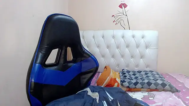 Leylafourniert online show from 10/08/25, 05:10