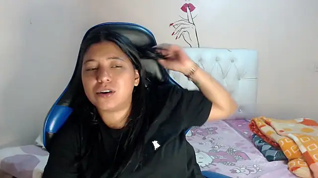 Leylafourniert online show from 12/21/25, 05:42