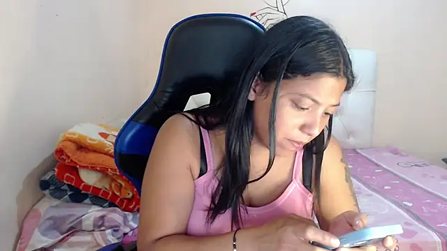 Leylafourniert online show from 12/22/25, 07:00