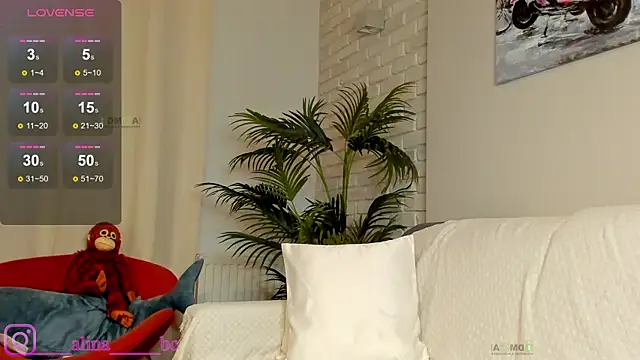 Snapshot of Miss--boo chatting on 03/03/25, 06:33 Miss--boo online show from 03/03/25, 06:33