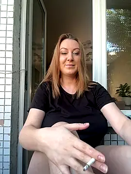Snapshot of Mira_Xo_ chatting on 09/25/25, 07:01 Mira Xo  online show from 09/25/25, 07:01