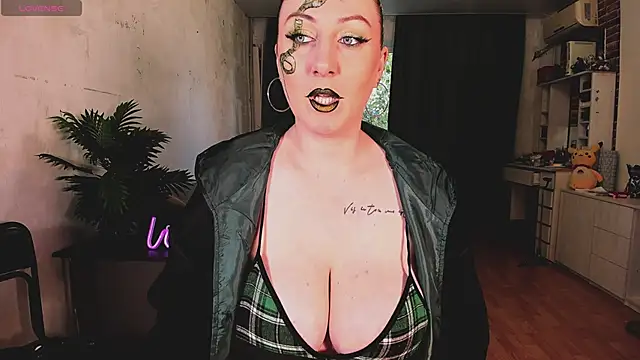 Snapshot of Mira_Xo_ chatting on 10/17/25, 10:51 Mira Xo  online show from 10/17/25, 10:51