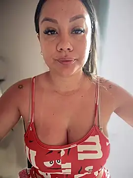 Snapshot of ValeryGrey chatting on 03/05/25, 02:45 ValeryGrey online show from 03/05/25, 02:45