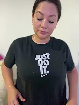 Snapshot of ValeryGrey chatting on 03/07/25, 04:02 ValeryGrey online show from 03/07/25, 04:02