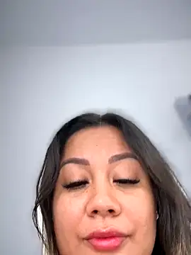 Snapshot of ValeryGrey chatting on 10/24/25, 03:52 ValeryGrey online show from 10/24/25, 03:52