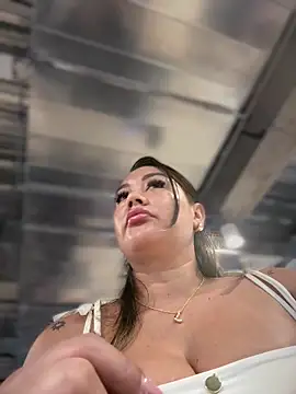 Snapshot of ValeryGrey chatting on 12/15/25, 05:06 ValeryGrey online show from 12/15/25, 05:06