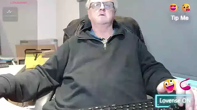 Snapshot of bigbadjon69 chatting on 01/26/25, 03:25 bigbadjon69 online show from 01/26/25, 03:25