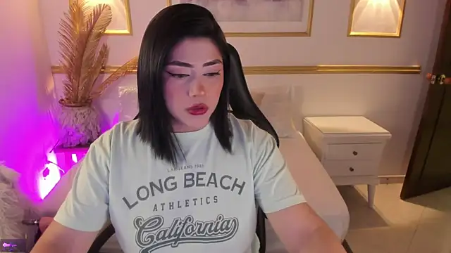 Snapshot of lucy26_ chatting on 02/21/25, 02:17 lucy26 online show from 02/21/25, 02:17