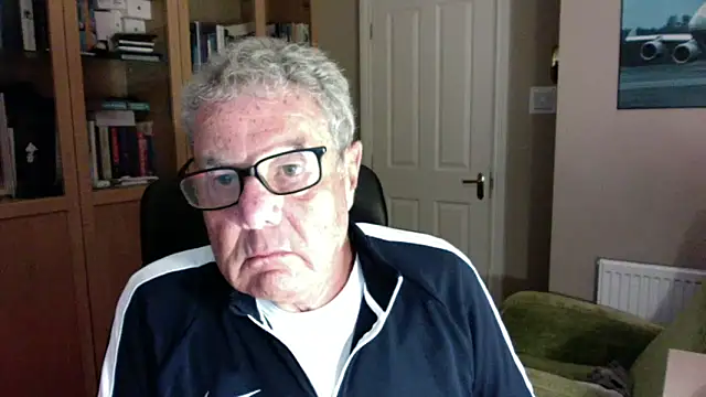 Snapshot of Oldpistolpete chatting on 02/06/25, 06:46 Oldpistolpete online show from 02/06/25, 06:46