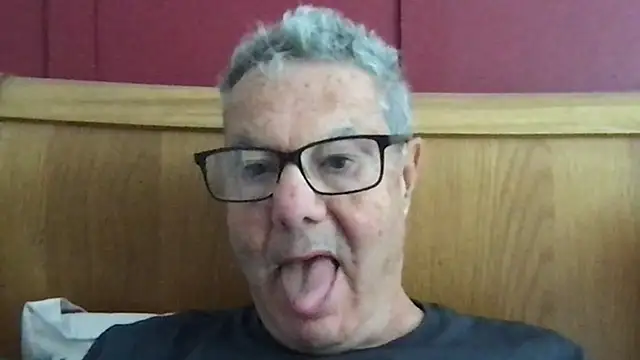 Snapshot of Oldpistolpete chatting on 09/09/25, 09:09 Oldpistolpete online show from 09/09/25, 09:09