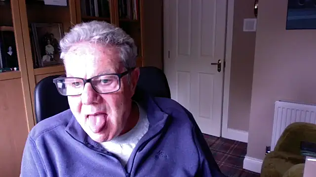 Snapshot of Oldpistolpete chatting on 09/20/25, 12:28 Oldpistolpete online show from 09/20/25, 12:28