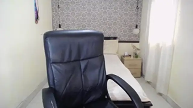 EvaFoxter online show from 11/06/25, 03:35