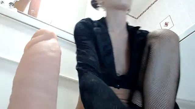 Snapshot of Crazy_team_ chatting on 01/03/25, 05:53 Crazy team online show from 01/03/25, 05:53