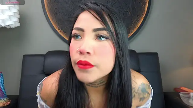 miss vaiolette online show from 11/06/25, 11:11