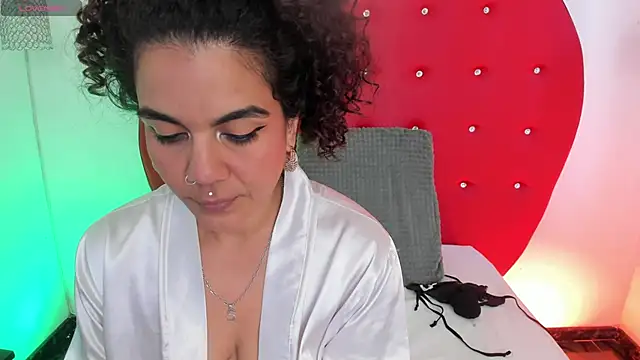 Snapshot of nicolette_rock chatting on 05/24/26, 12:32 nicolette rock online show from 05/24/26, 12:32