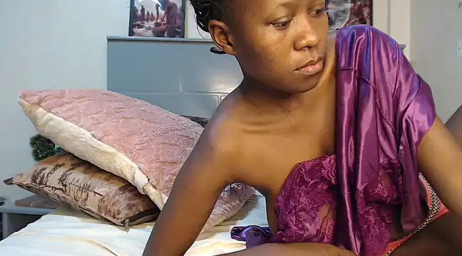 Snapshot of CandyLovesU2 chatting on 03/05/25, 08:32 CandyLovesU2 online show from 03/05/25, 08:32