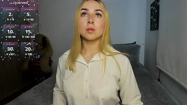 Snapshot of sophi_mooreno chatting on 02/26/25, 10:42 sophi mooreno online show from 02/26/25, 10:42