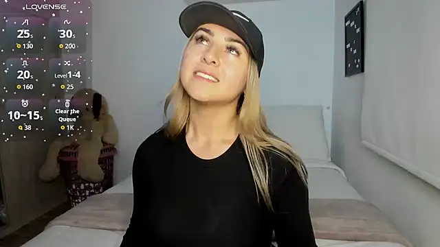 Snapshot of sophi_mooreno chatting on 09/30/25, 02:27 sophi mooreno online show from 09/30/25, 02:27