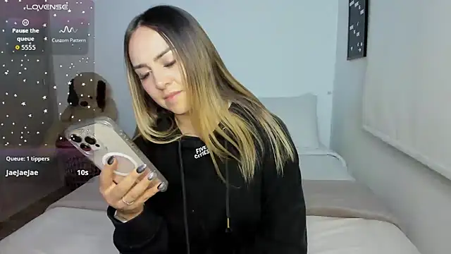 sophi mooreno online show from 04/28/26, 02:27