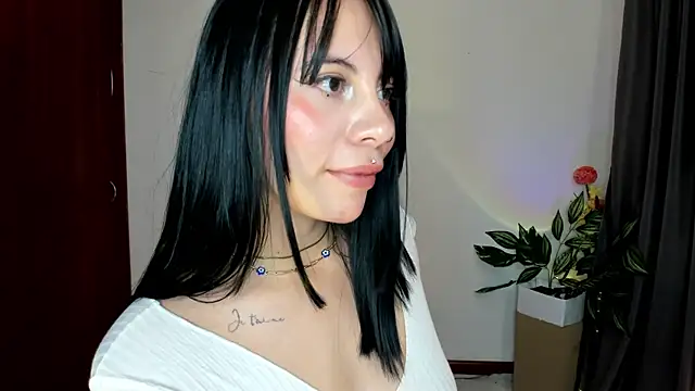 Snapshot of Silvanna-Moree chatting on 05/31/26, 12:19 Silvanna-Moree online show from 05/31/26, 12:19