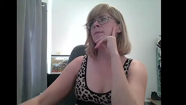 Snapshot of SavannaGirly chatting on 02/11/25, 06:11 SavannaGirly online show from 02/11/25, 06:11