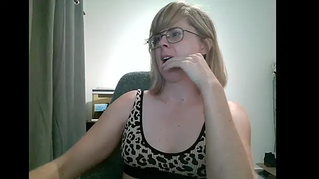 Snapshot of SavannaGirly chatting on 02/12/25, 07:23 SavannaGirly online show from 02/12/25, 07:23