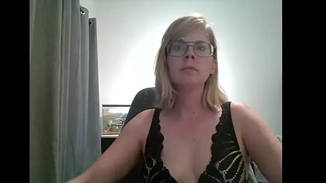 Snapshot of SavannaGirly chatting on 02/17/25, 05:43 SavannaGirly online show from 02/17/25, 05:43