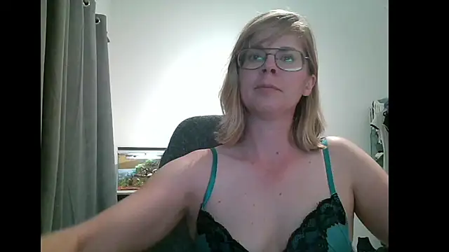 Snapshot of SavannaGirly chatting on 03/06/25, 08:05 SavannaGirly online show from 03/06/25, 08:05