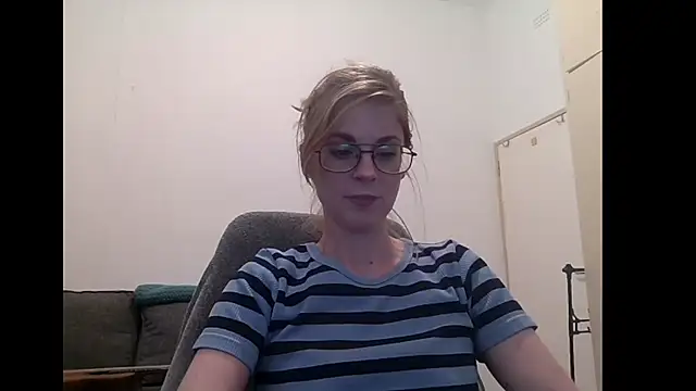 Snapshot of SavannaGirly chatting on 09/17/25, 06:59 SavannaGirly online show from 09/17/25, 06:59