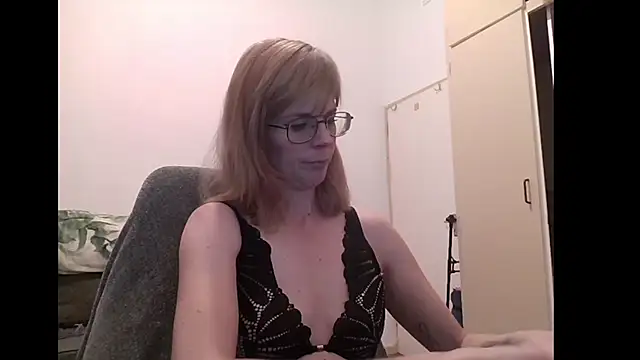 Snapshot of SavannaGirly chatting on 10/10/25, 08:46 SavannaGirly online show from 10/10/25, 08:46