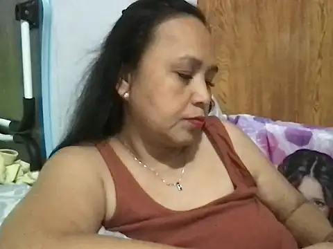 Snapshot of Lhadycarolyn chatting on 02/20/25, 12:47 Lhadycarolyn online show from 02/20/25, 12:47