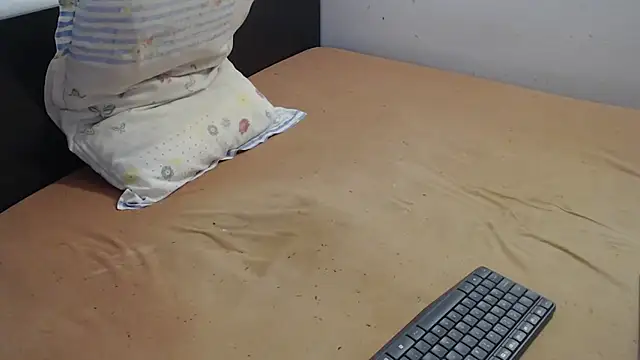 Snapshot of PreciousJohn87 chatting on 11/26/25, 04:02 PreciousJohn87 online show from 11/26/25, 04:02