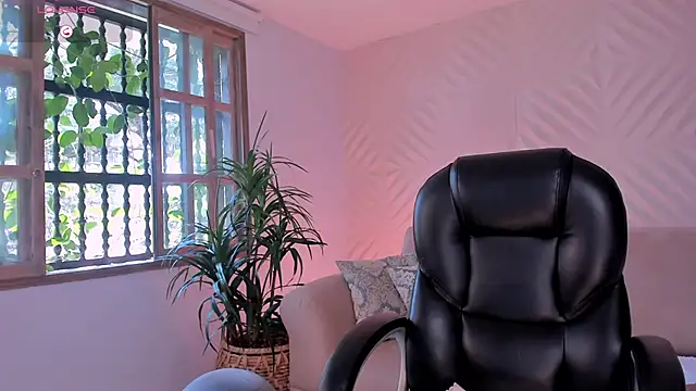 Snapshot of KateSunder chatting on 02/10/25, 07:28 KateSunder online show from 02/10/25, 07:28