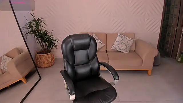 Snapshot of KateSunder chatting on 02/13/25, 10:34 KateSunder online show from 02/13/25, 10:34