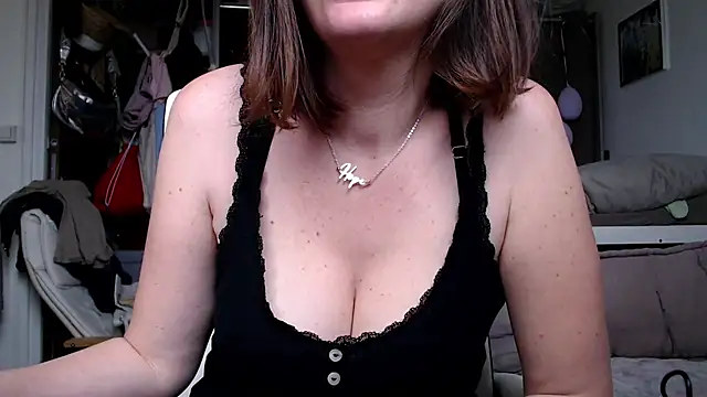 Snapshot of FunnyAly chatting on 05/04/26, 01:18 FunnyAly online show from 05/04/26, 01:18
