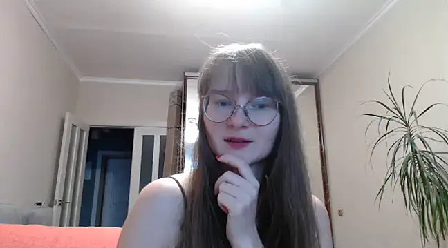 Snapshot of KiraGoldens chatting on 12/12/24, 08:14 KiraGoldens online show from 12/12/24, 08:14