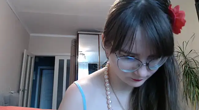 Snapshot of KiraGoldens chatting on 02/14/25, 04:26 KiraGoldens online show from 02/14/25, 04:26