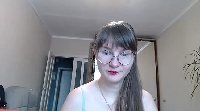 Snapshot of KiraGoldens chatting on 03/19/25, 04:36 KiraGoldens online show from 03/19/25, 04:36