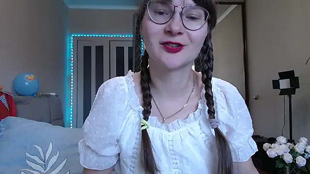 Snapshot of KiraGoldens chatting on 09/21/25, 06:04 KiraGoldens online show from 09/21/25, 06:04