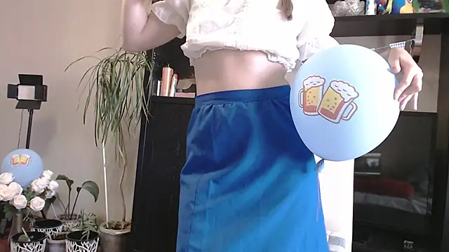 Snapshot of KiraGoldens chatting on 09/26/25, 05:22 KiraGoldens online show from 09/26/25, 05:22