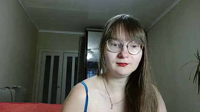 Snapshot of KiraGoldens chatting on 10/15/25, 05:51 KiraGoldens online show from 10/15/25, 05:51