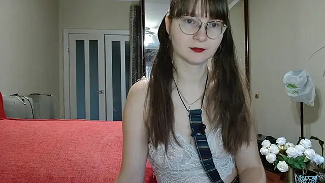 Snapshot of KiraGoldens chatting on 10/17/25, 05:54 KiraGoldens online show from 10/17/25, 05:54