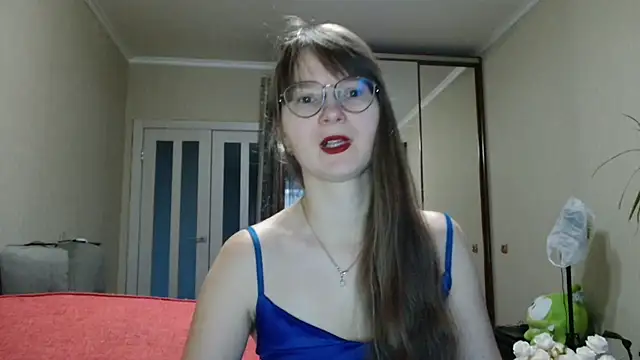 Snapshot of KiraGoldens chatting on 10/26/25, 05:35 KiraGoldens online show from 10/26/25, 05:35