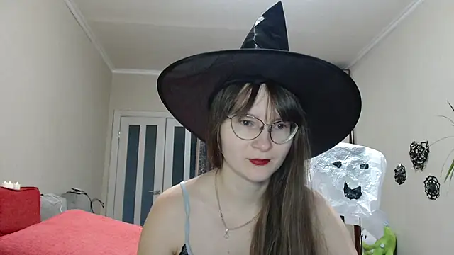 Snapshot of KiraGoldens chatting on 11/02/25, 05:54 KiraGoldens online show from 11/02/25, 05:54