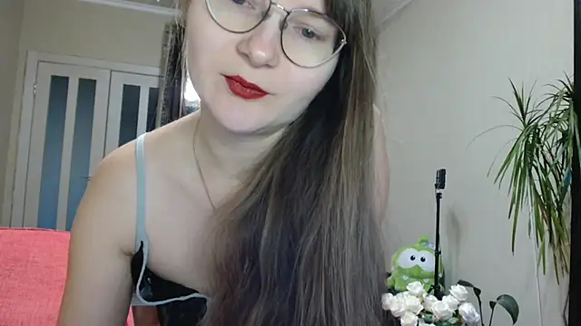 Snapshot of KiraGoldens chatting on 11/04/25, 05:39 KiraGoldens online show from 11/04/25, 05:39