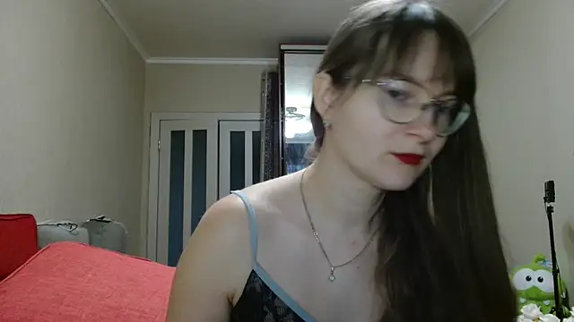 Snapshot of KiraGoldens chatting on 11/05/25, 06:13 KiraGoldens online show from 11/05/25, 06:13