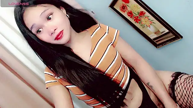 amomentoflust69 online show from 06/10/26, 10:47